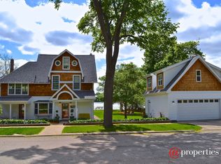 627 Leonard Pkwy, Crystal Lake, IL 60014