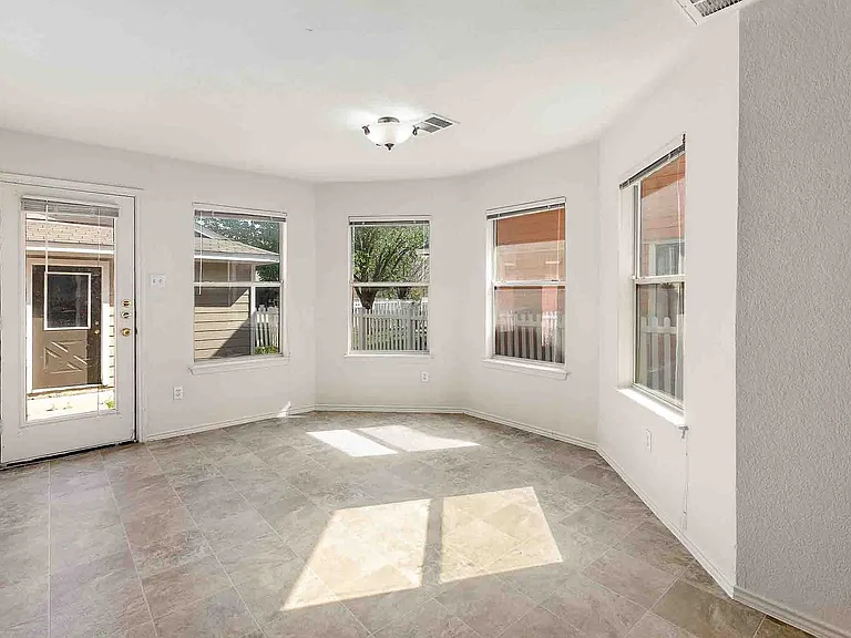 280 Strawn — Photo 14