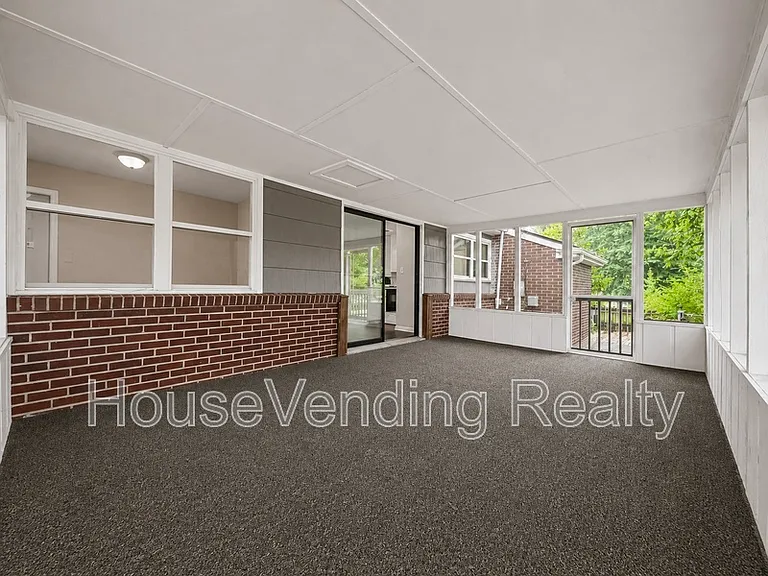 619 Tarpley St — Photo 8