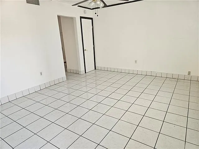 7808 Sun St — Photo 4