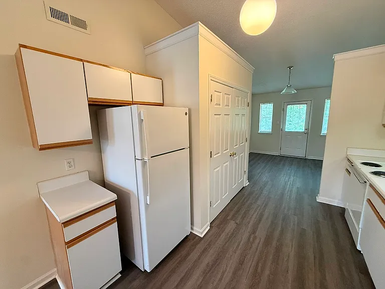 104 Benin Ct #B — Photo 9
