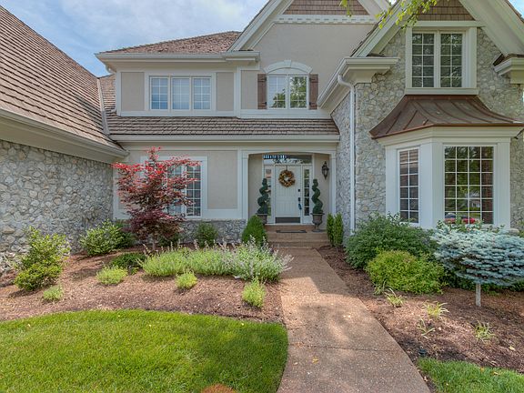 3rd image of 402 Heathermoor Ct
