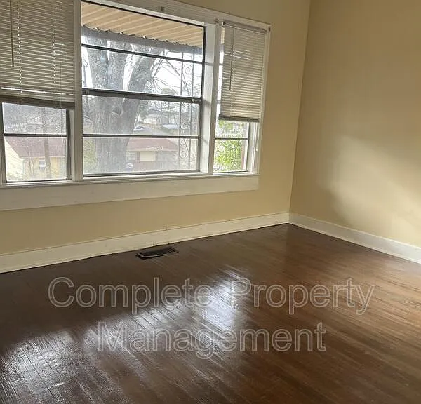 2324 Treadwell Rd — Photo 6