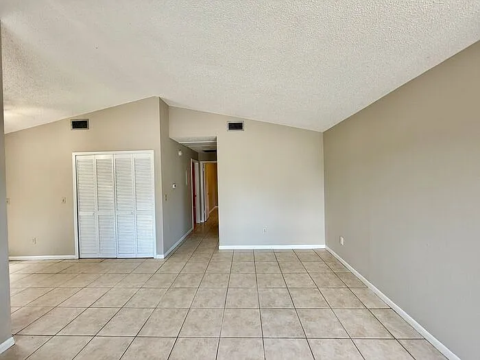 2452 E Illiana St — Photo 4