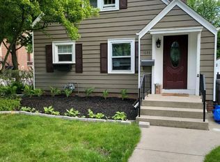 1035 E Colfax Pl, Whitefish Bay, WI 53217