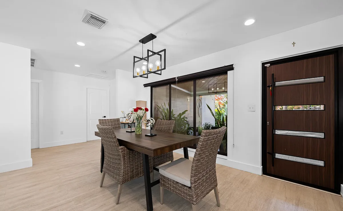 3 bed, 2.0 bath, 1647 sqft, $5,500 — Photo 4