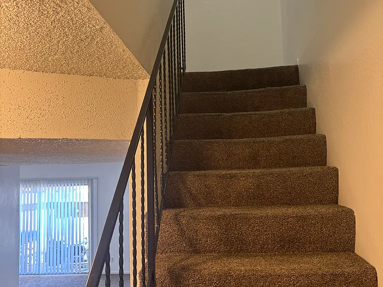 Sierra Vista Apts — Photo 13