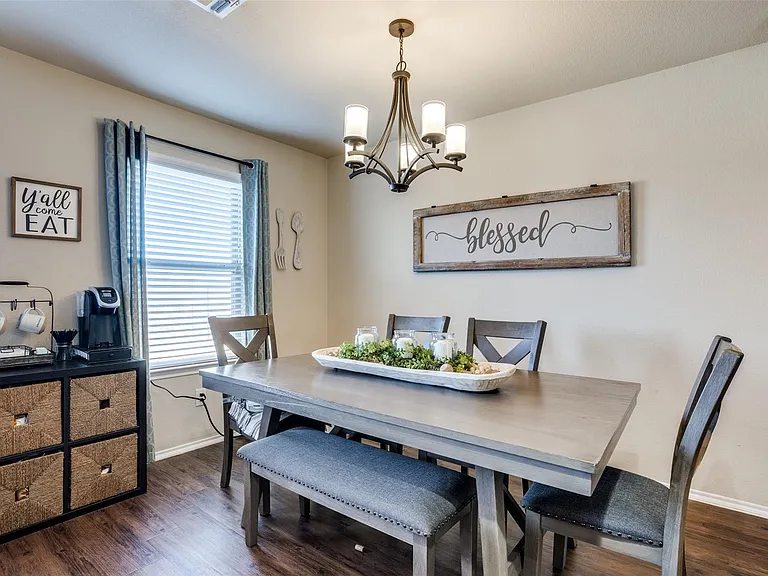 1606 Meadow Creek Dr — Photo 12