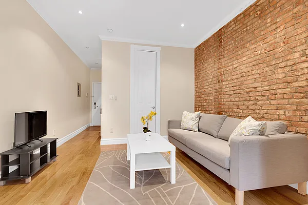 Rented by Cooper & Cooper Real Estate | media 17