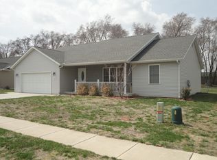 1717 Whitetail Ln, Pekin, IL 61554