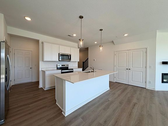 4th image of 4745 Airlake Dr