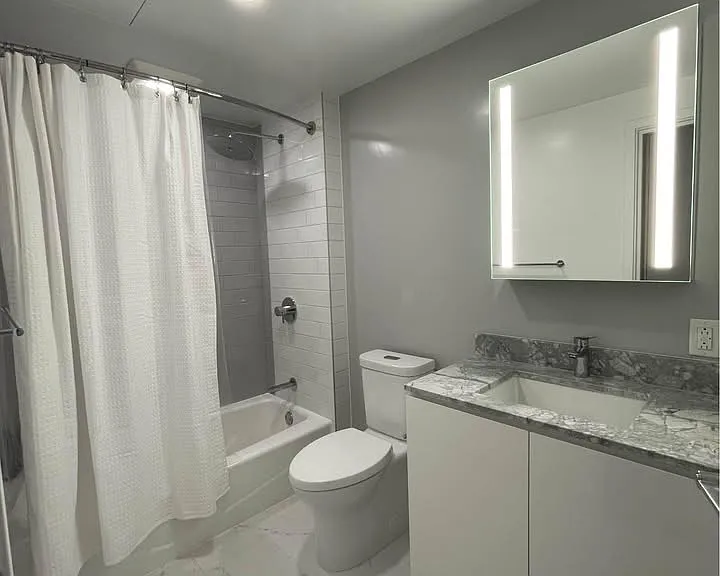 987 Queen St #1 — Photo 5