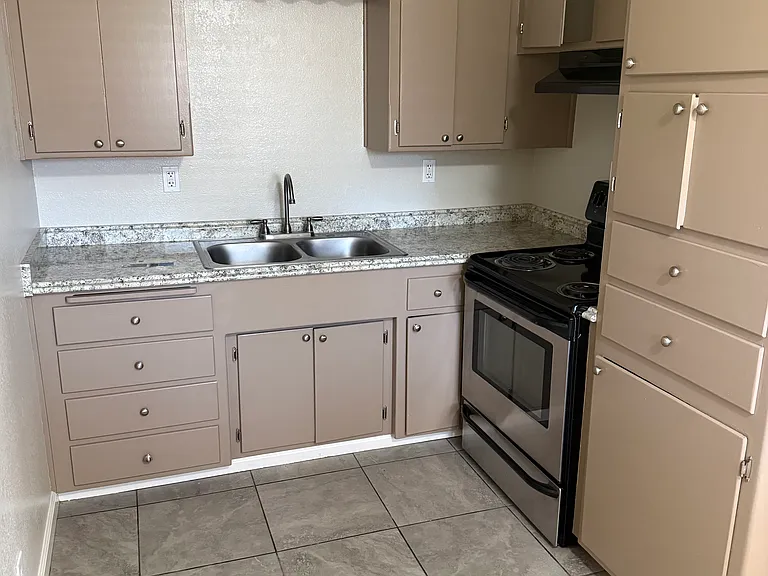 2285-2291 Elm St #2 — Photo 2