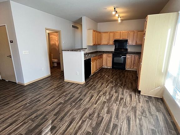 3rd image of 1210 W North Ave #Penthouse V-207