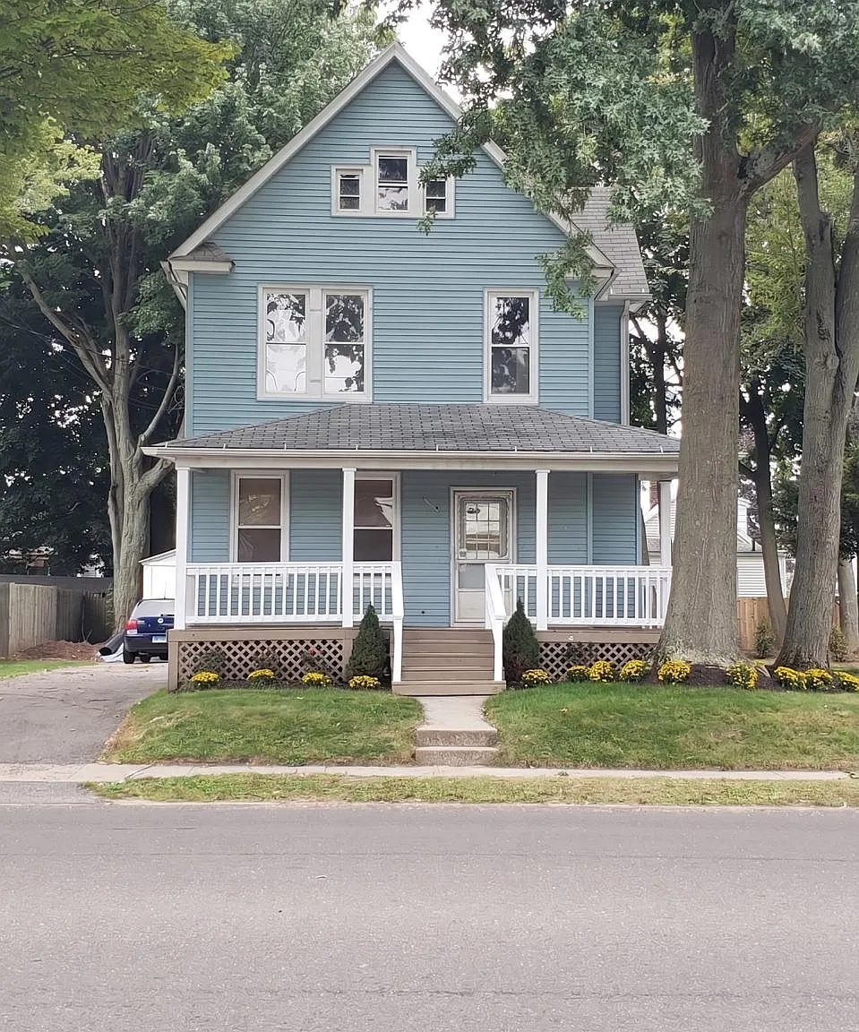 4 bed, 1254 sqft, $4,750 — Photo 1