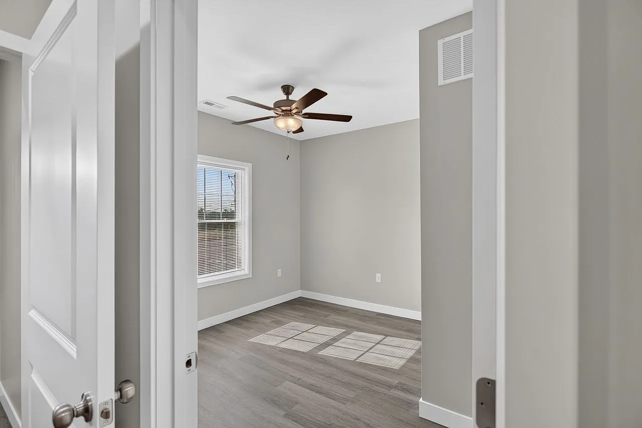 4 bed, 3.5 bath, 1800 sqft, $2,425 — Photo 3