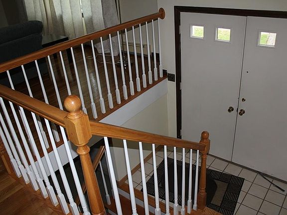 3rd image of 77 Rockland Dr