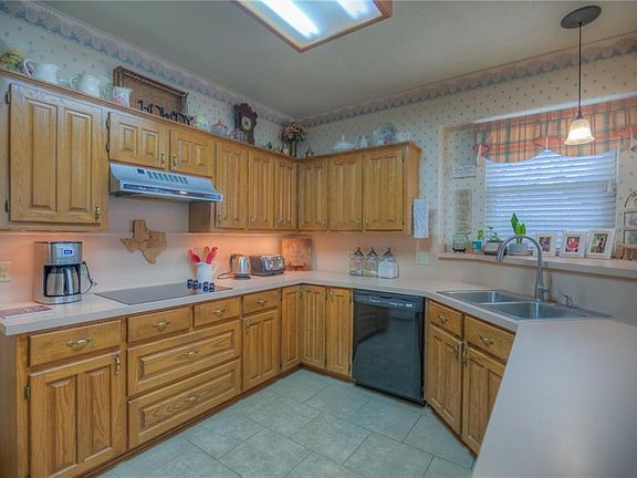 3rd image of 10608 Woodland Dr