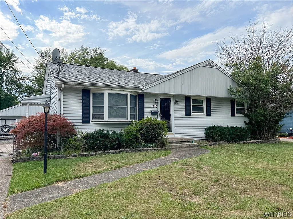 1410 Master St photo 1