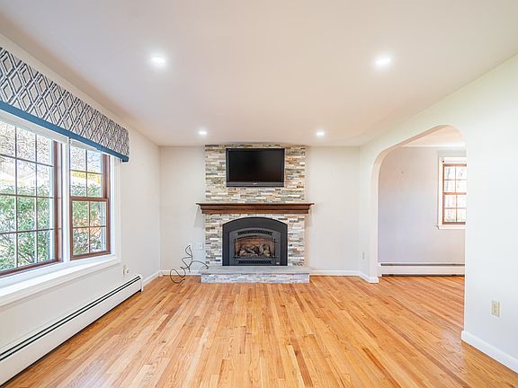 3rd image of 21 Cannon Drive