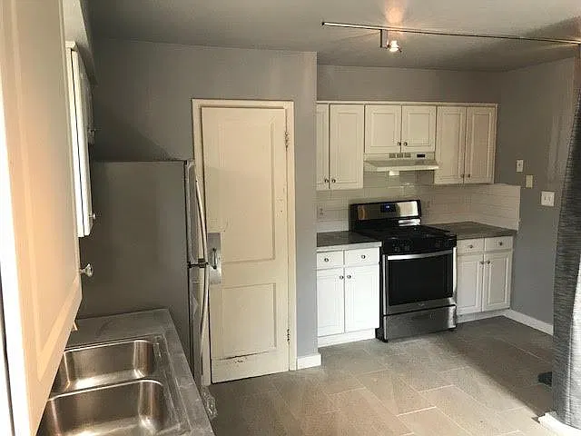800 W 12th Ave
