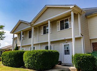 135 Jamestown Ln, Bolingbrook, IL 60440