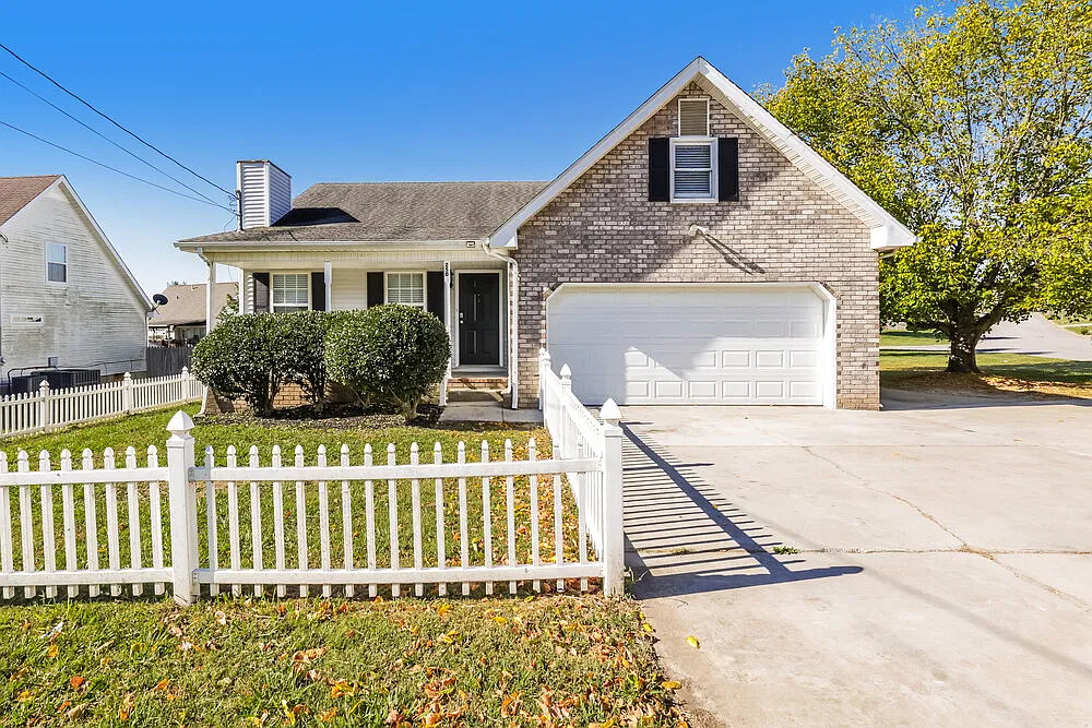 3 bed, 2.0 bath, 1823 sqft, $2,330 — Photo 1