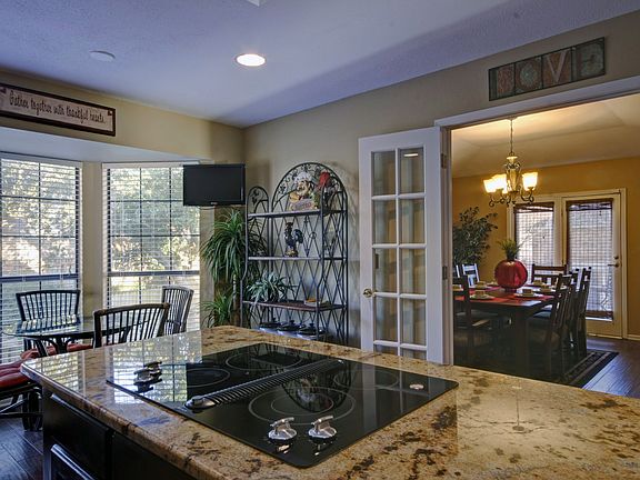 3rd image of 1402 Wisteria Ln