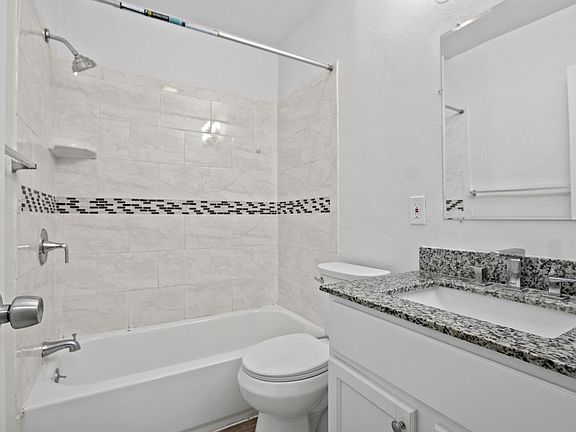 4th image of 678 W 16th St APT 1
