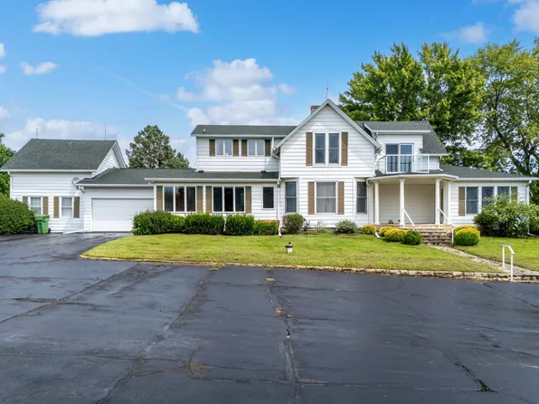 23580 Great River Rd, Le Claire, IA 52753