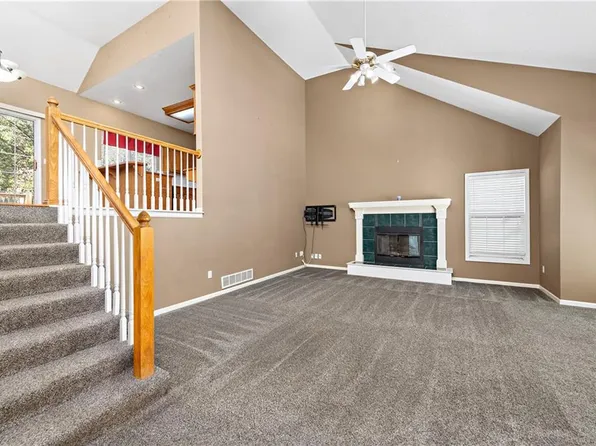 5138 Roundtree St, Shawnee, KS 66226