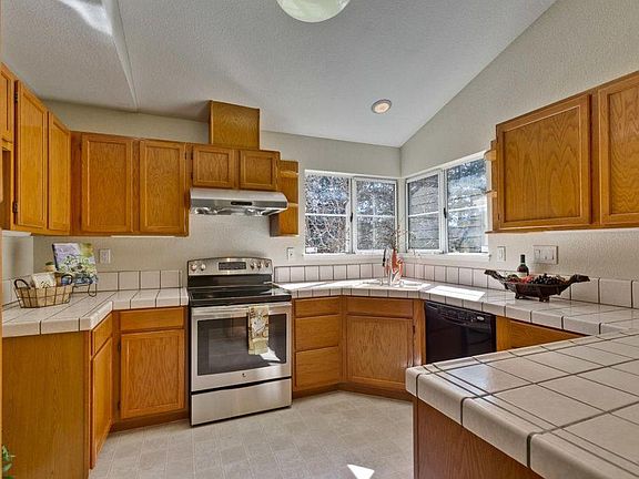 4th image of 1823 Parkview Green Cir