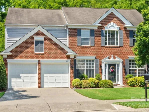 8527 Dennington Grove Ln, Charlotte, NC 28277