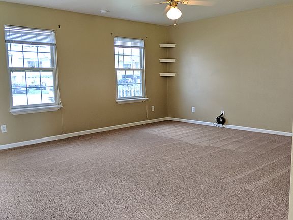 3rd image of 1496 Stonefield Dr