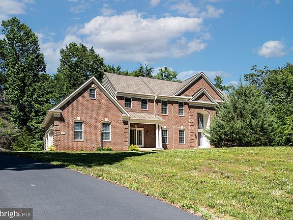 2nd image of 165 Kimberwick Ln