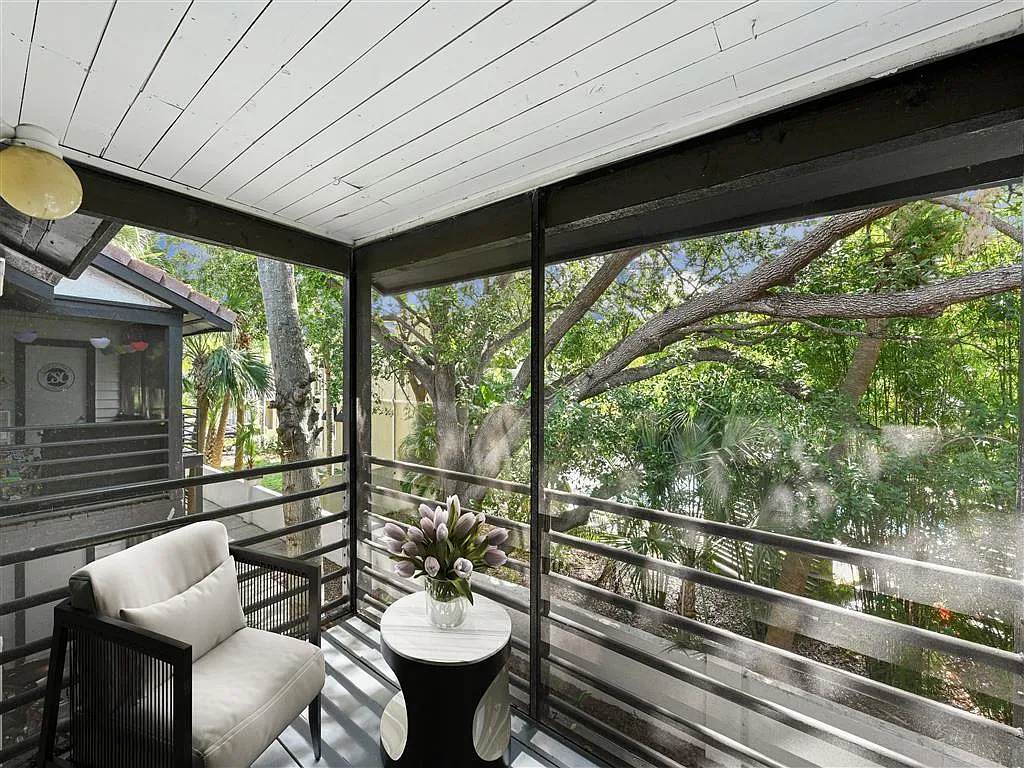 South Pointe — Photo 3
