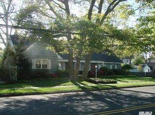385 South Broadway, Lindenhurst, NY 11757