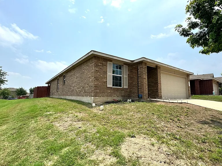 204 Pine Arbol — Photo 3
