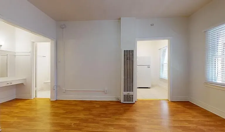 21 Westminster Ave #107 — Photo 4