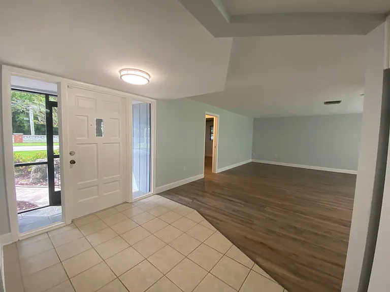 5097 Greenbriar Dr — Photo 10