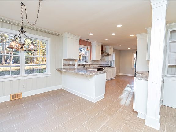 5th image of 206 Forest Ln