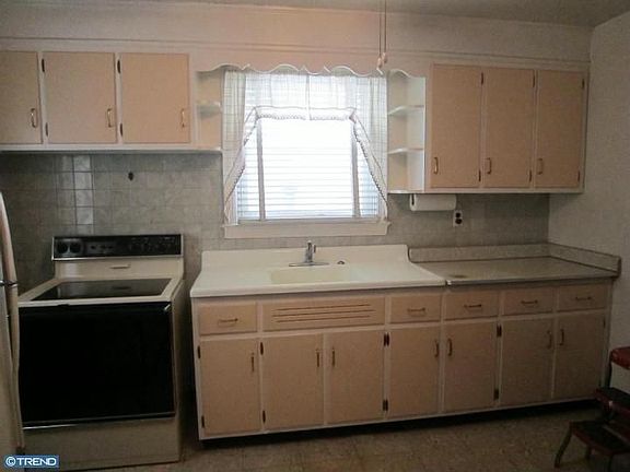 5th image of 3 W Highland Ave