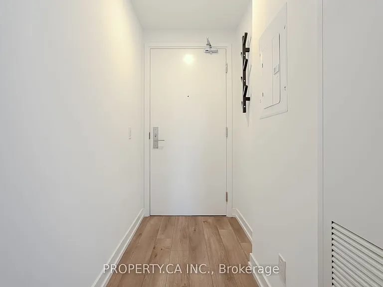 33 Helendale Ave #719 — Photo 6