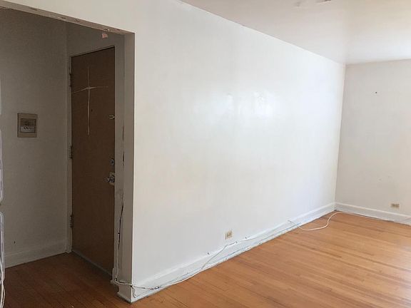 2nd image of 2820 W Rosemont Ave APT 2W