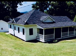 257 Oak St, Benham, KY 40807