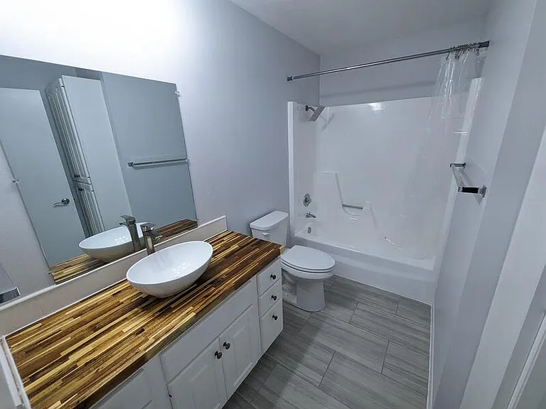223 Carson St #3 — Photo 13