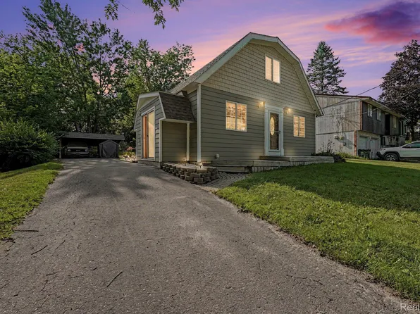 815 N Conklin Rd, Lake Orion, MI 48362