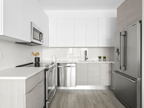 4th image of 221 Sea Breeze Ave #14B