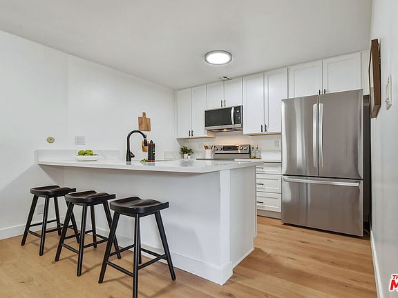 4th image of 5403 Newcastle Ave APT 19