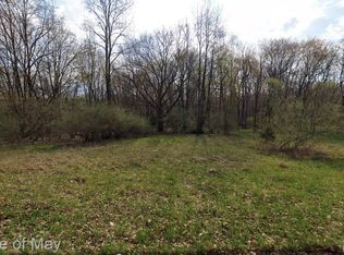 1132 N Lemen St, Fenton, MI 48430